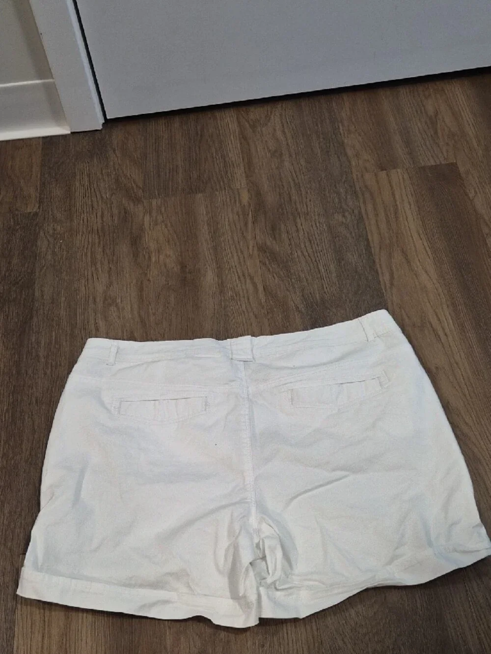 Gloria Vanderbilt White Women's Shorts - Casual Stretch Bermuda